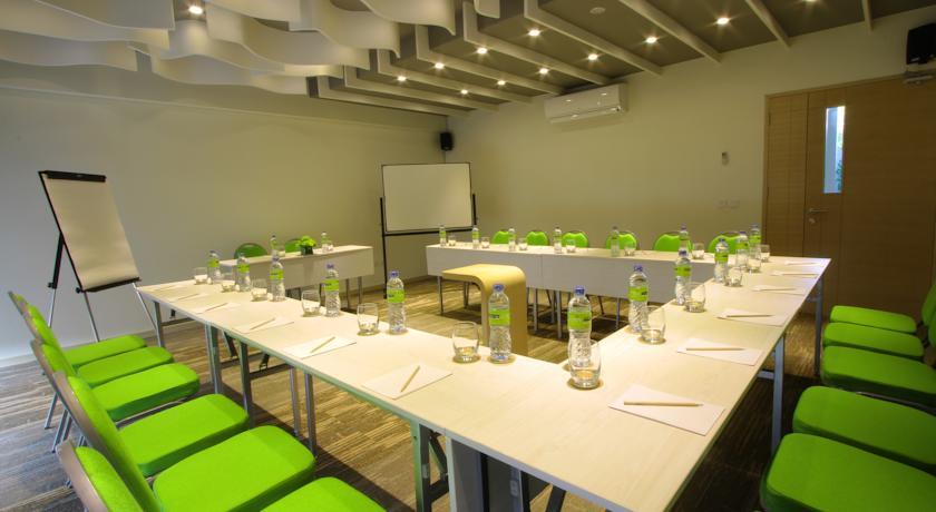 Maxonehotels At Bukit Jimbaran Exterior photo