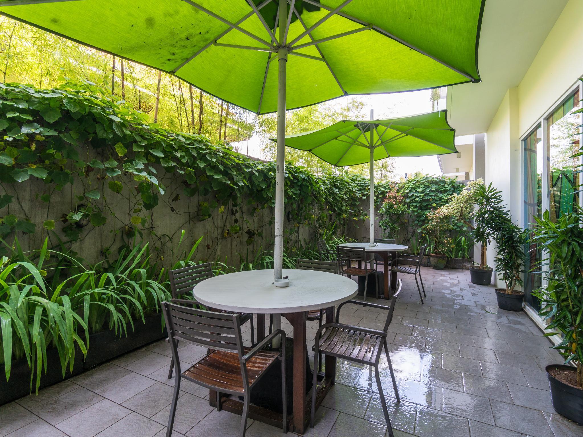 Maxonehotels At Bukit Jimbaran Exterior photo