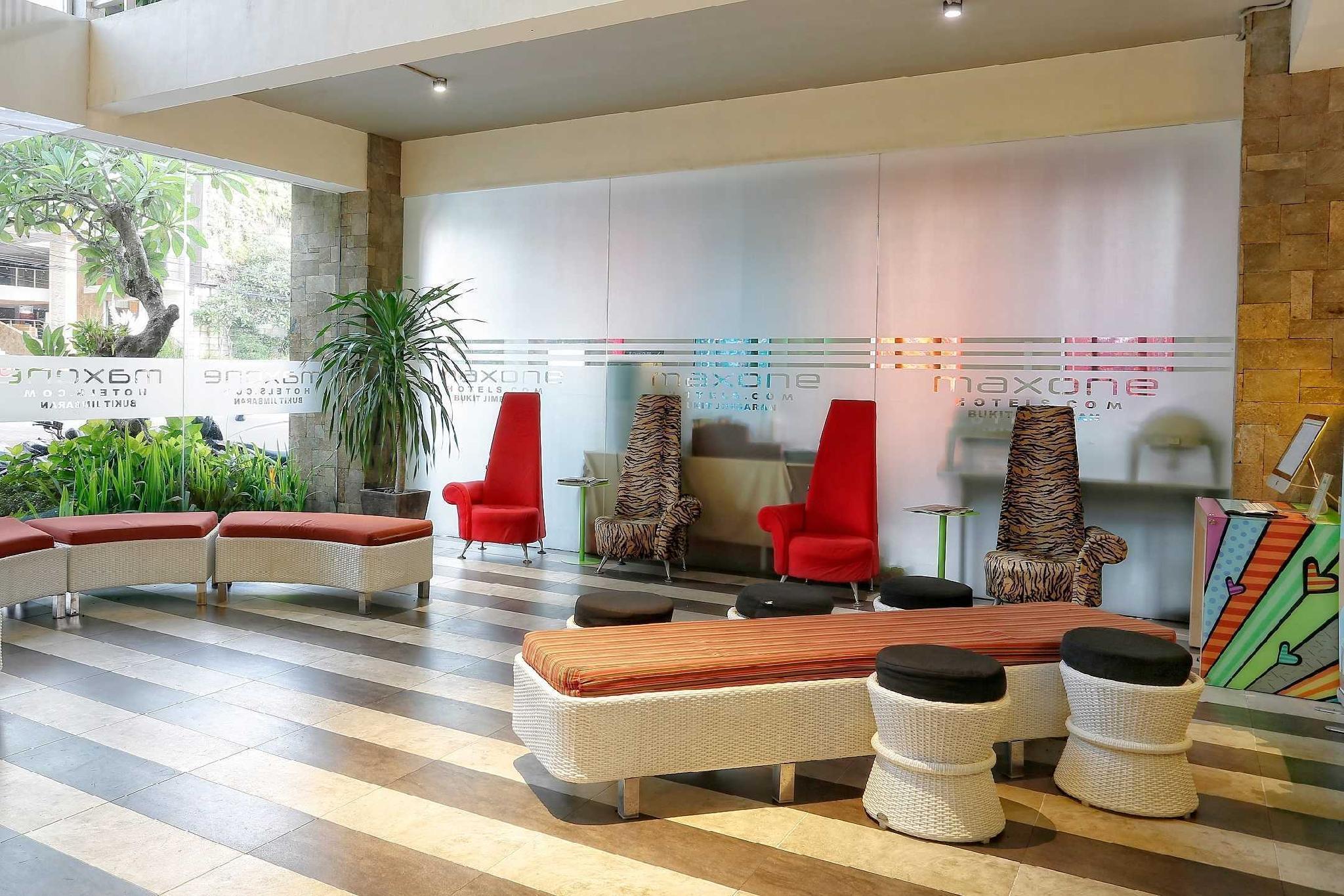 Maxonehotels At Bukit Jimbaran Exterior photo