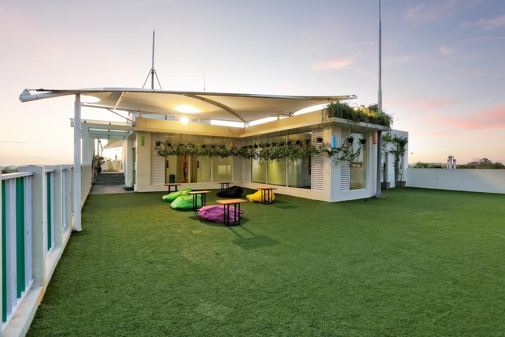 Maxonehotels At Bukit Jimbaran Exterior photo