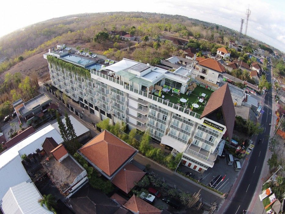 Maxonehotels At Bukit Jimbaran Exterior photo