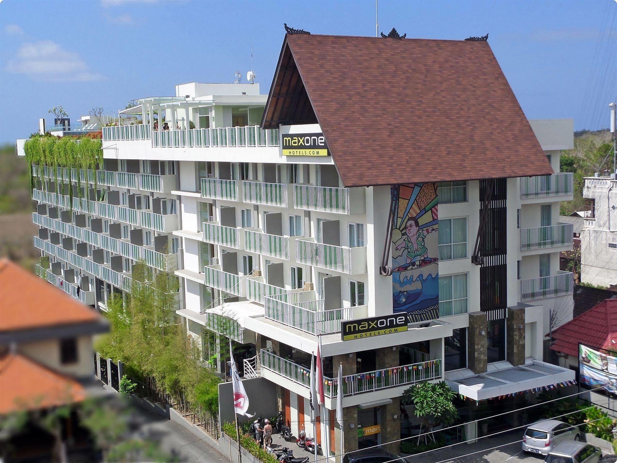 Maxonehotels At Bukit Jimbaran Exterior photo
